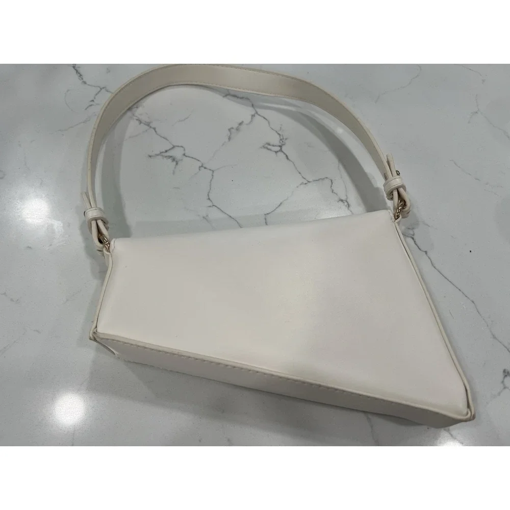 Madison West TRIANGLE BAG MEDIUM - White Uniques Triangular Shape